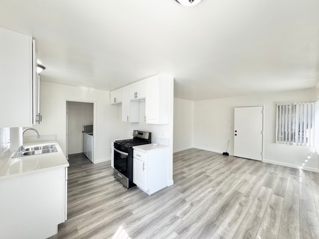 Building Photo - 636 Aerick St