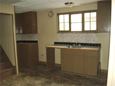 Building Photo - 572 Plymouth Ave