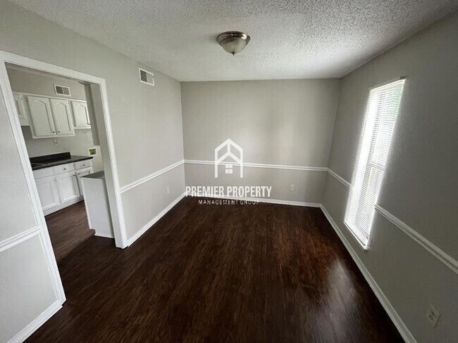 Foto del edificio - 5029 Cedar View Rd