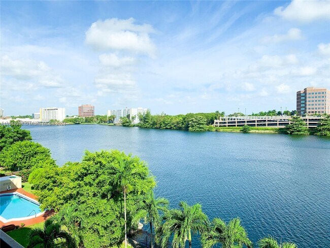 Foto del edificio - 5249 NW 7th St