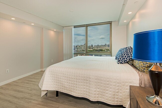 Building Photo - Downtown Honolulu - Convenient Living!