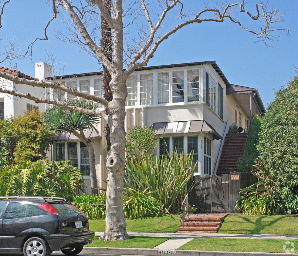 Primary Photo - 9909 Robbins Dr