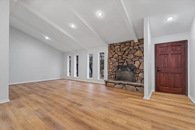 Building Photo - 1803 Deerwood Dr
