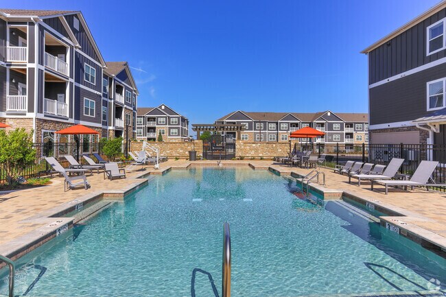 Piscina - Lakewood Station Apartments
