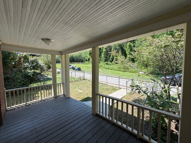 Foto del edificio - Swannanoa - Newly Renovated Beacon Village Cottage