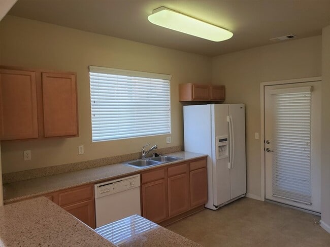 Building Photo - Two Bedroom Two Bath Condo at Fallen Le...
