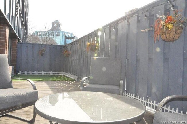 Foto del edificio - 300 Broad St