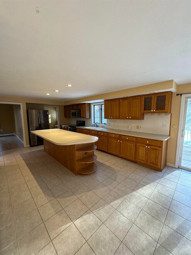 Building Photo - 6 White Oak Ln