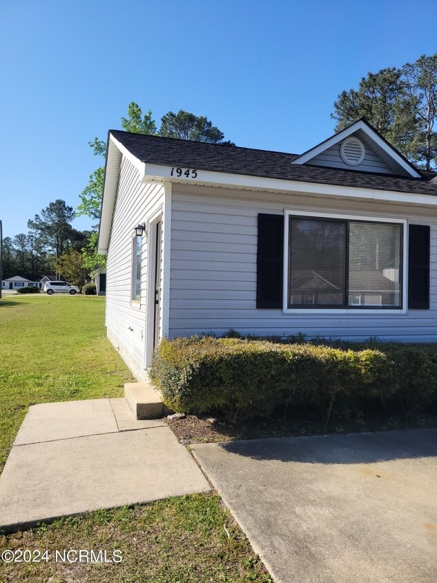 1945 Countrywood Blvd, Jacksonville, NC 28540 House Rental in