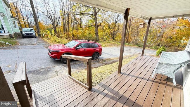 Building Photo - 6 Fern Ave