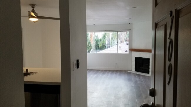 Foto del edificio - 6525 Woodley Ave