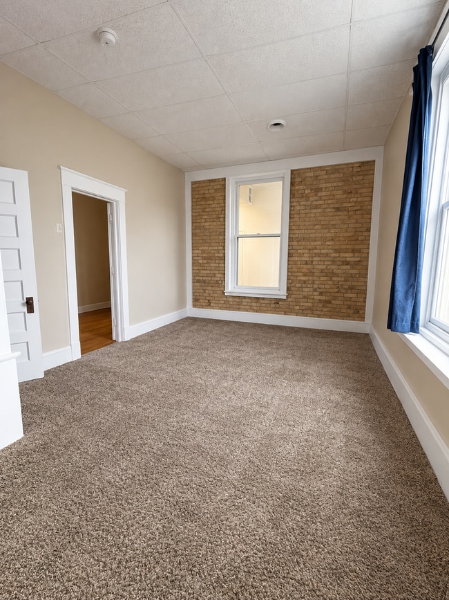 Building Photo - 304 Demers Ave