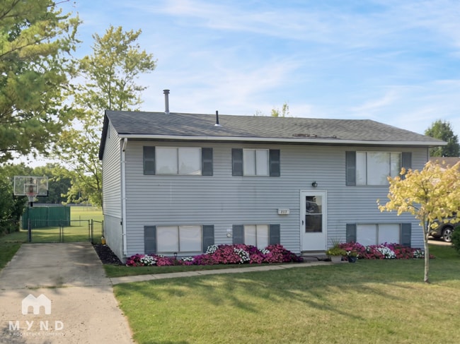 Building Photo - 217 Parkdale Dr