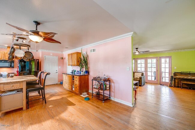 Foto del edificio - 2251 Markham Ave