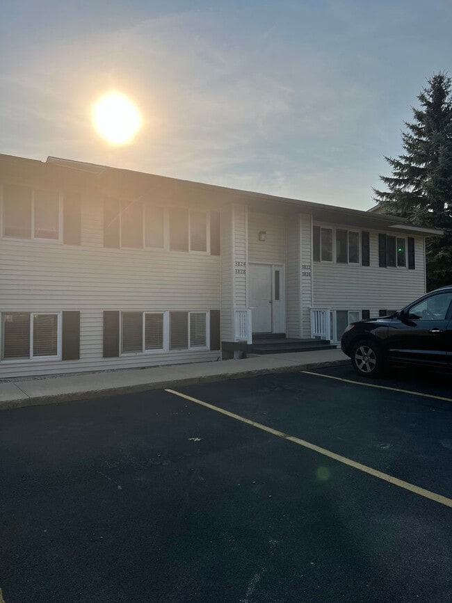 Building Photo - 3828-3828 Vale Dr