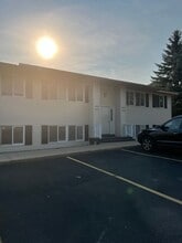 Building Photo - 3828-3828 Vale Dr