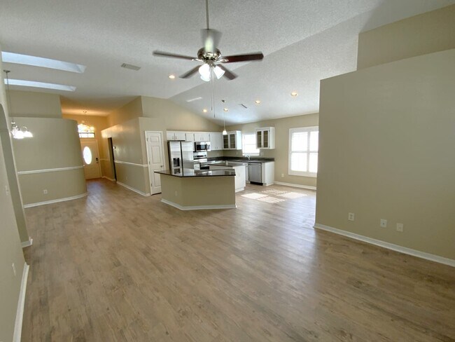 Building Photo - 13414 Sunvale Pl