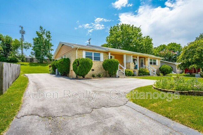 Foto del edificio - 1214 Helena Dr