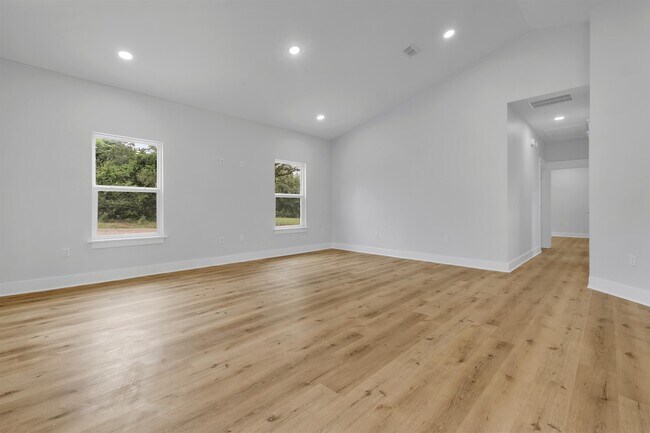 Foto del edificio - 2465 N Jefferson St