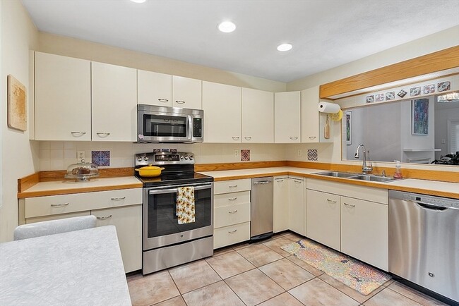 Building Photo - 39 Monadnock Dr