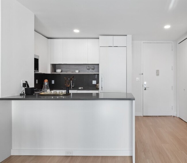 Building Photo - 68 W 37th St