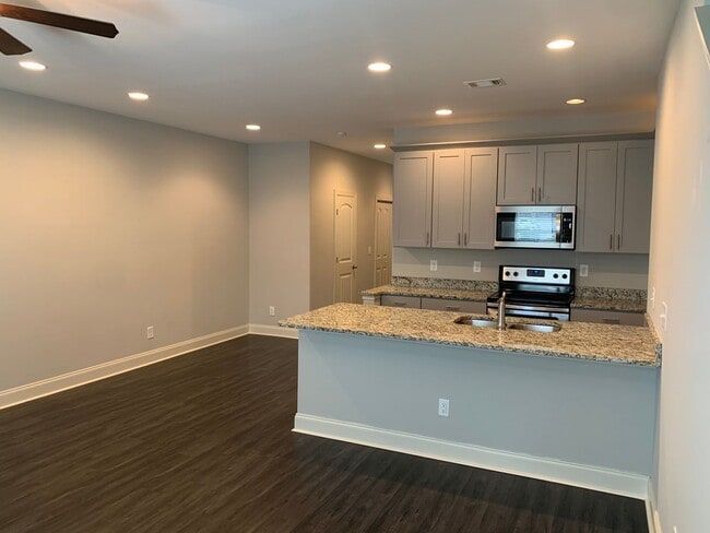 Building Photo - 3855 Academy Dr