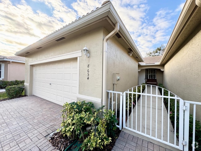 Building Photo - 8654 Lineyard Cay