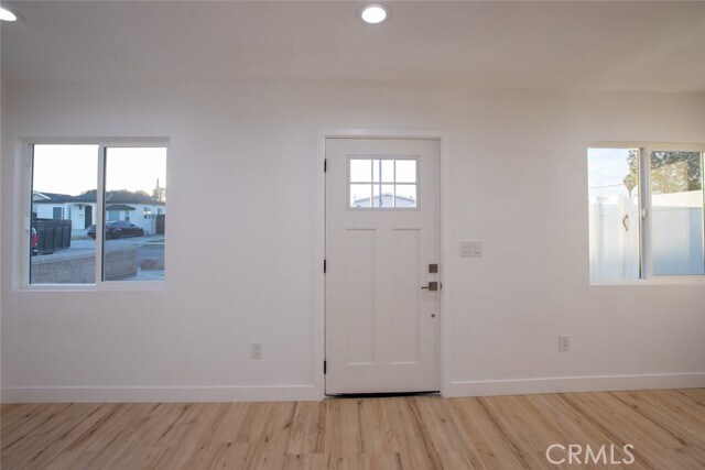 Building Photo - 1402 E Luray St