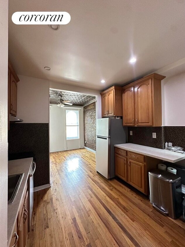 Primary Photo - 349 W Broadway