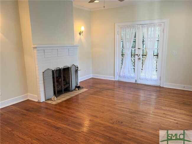 Building Photo - 308 E 40th St