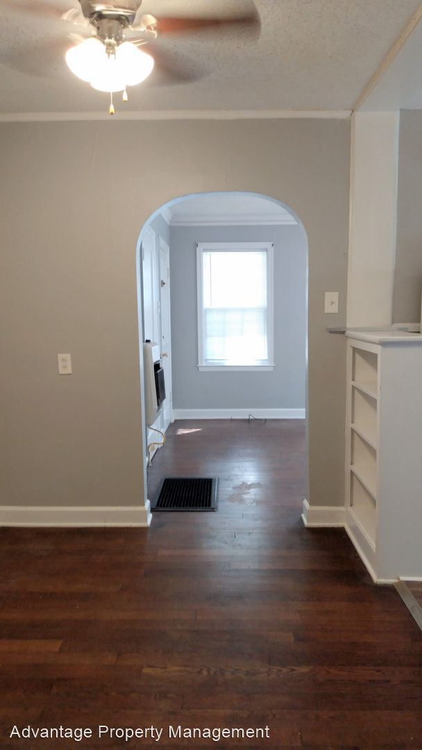 Foto del edificio - 1 br, 1 bath House - 889 E. Parkway S.