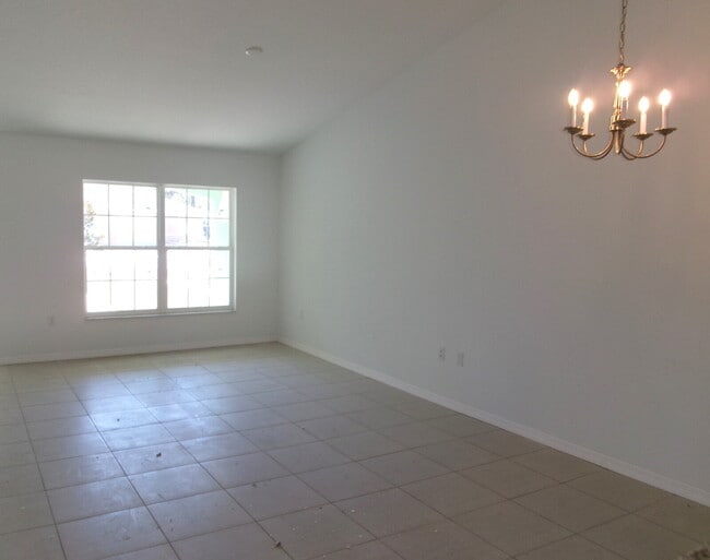 Foto del edificio - CENTRALLY LOCATED