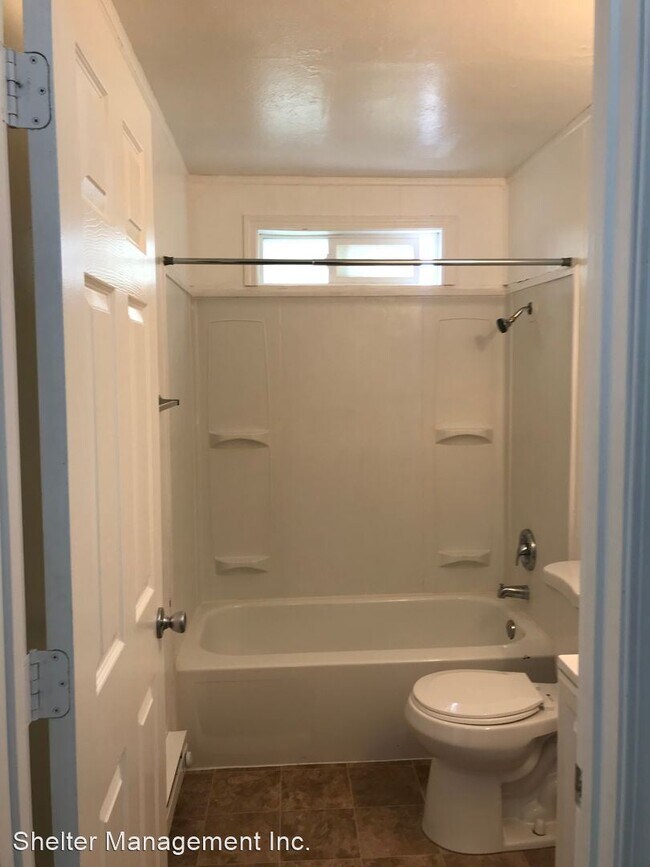 Foto del edificio - 2540 Hyacinth St NE