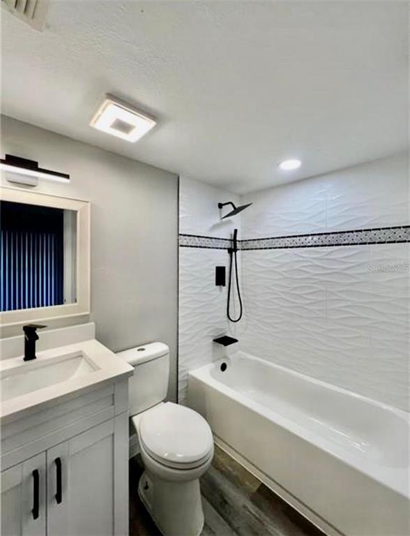 Foto del edificio - 7108 Waterside Dr