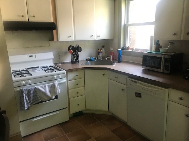 upper floor apt: kitchen facing east - 102 N 35th St