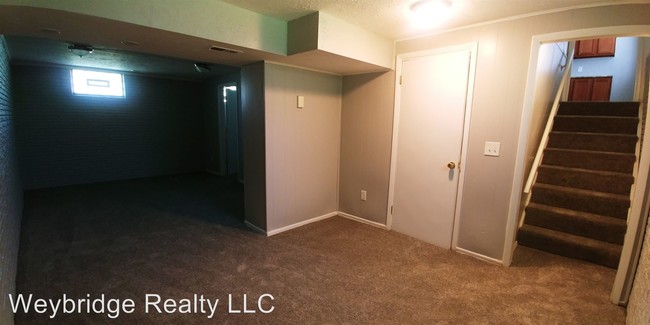 Building Photo - 3 br, 1 bath House - 2119 Sevenhills Drive