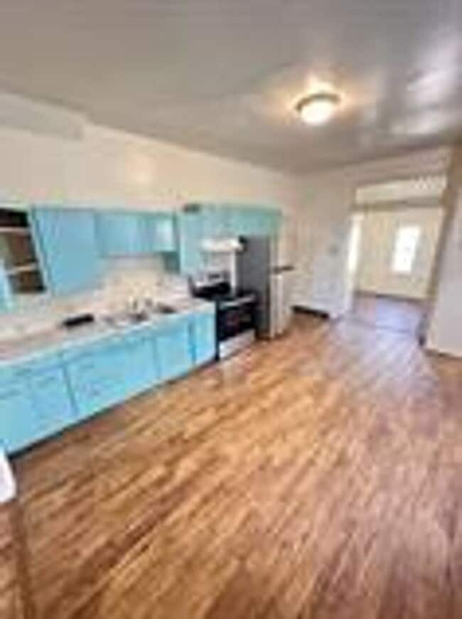 Building Photo - 1227 12th Ave