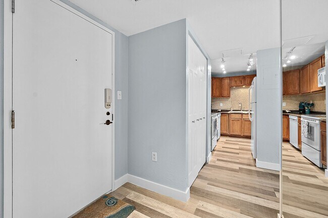 Foto del edificio - Spacious Oceanfront Condo