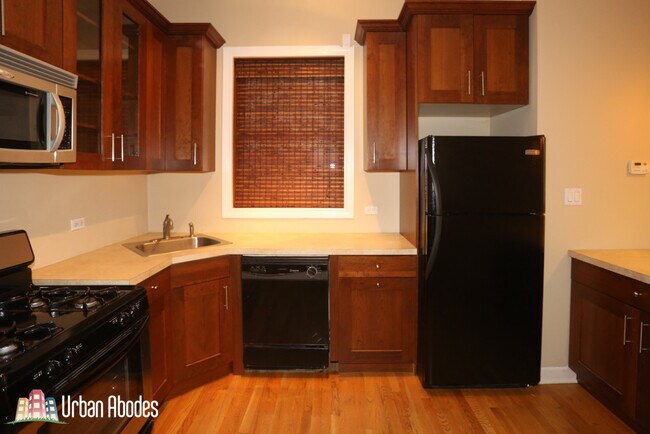 Foto del edificio - 3831 N Southport Ave
