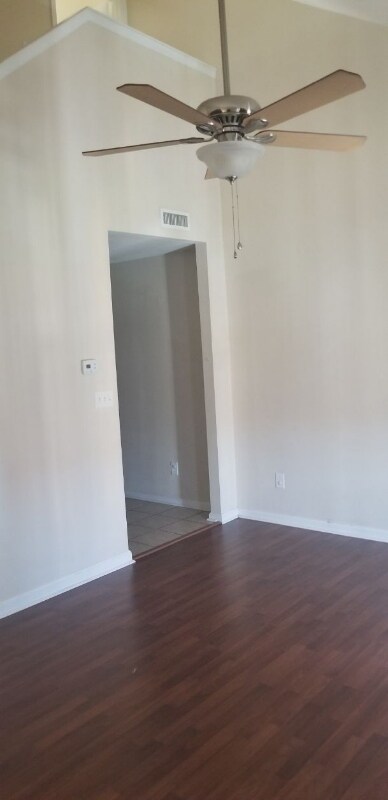 Foto del edificio - 801 Burcale Rd