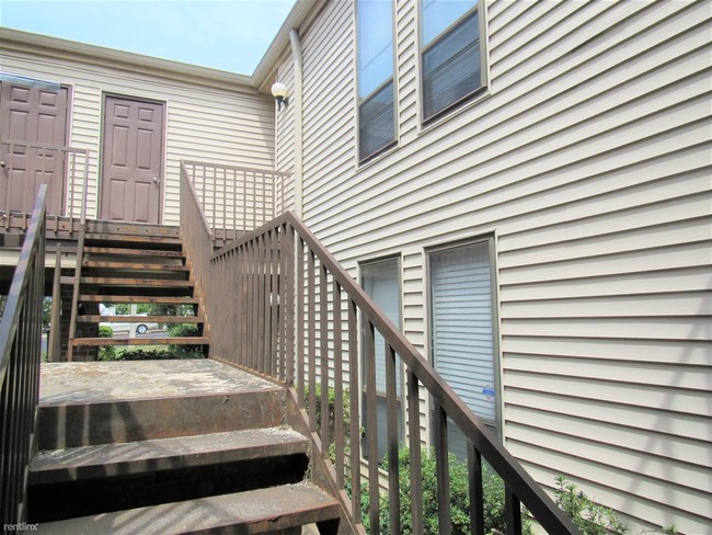 Building Photo - 2 br, 2 bath Townhome - 6555 Poplar Ave Apt 2