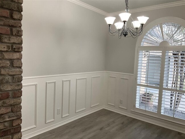 Building Photo - 25818 Overlake Dr