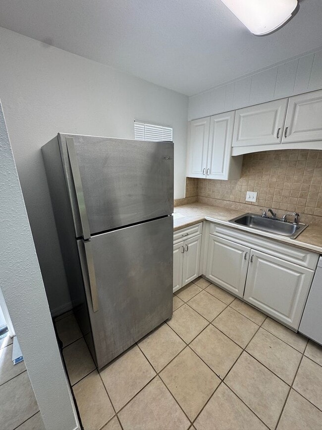 Building Photo - 1714 NE 3rd St