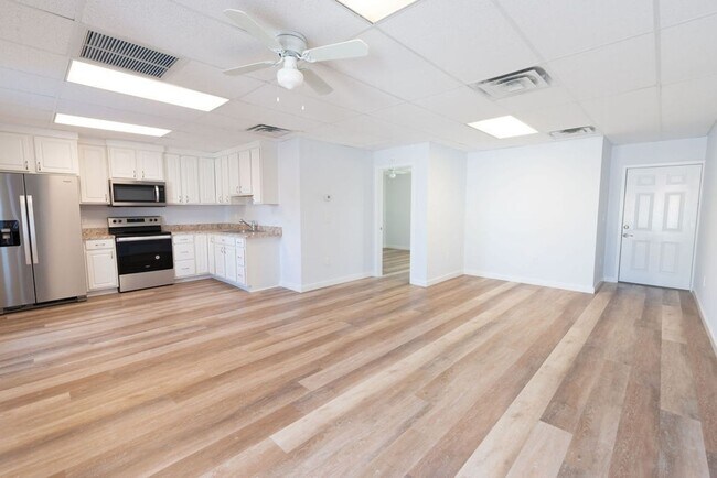 Building Photo - *** PET-FRIENDLY***1 BED/1 BATH***UPGRADED...