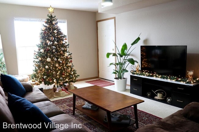 Building Photo - 2010 Village Dr