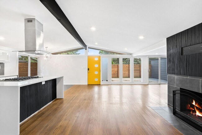 Foto del edificio - LUX 3BD, 2BA Mid-Century Modern Home in Ha...