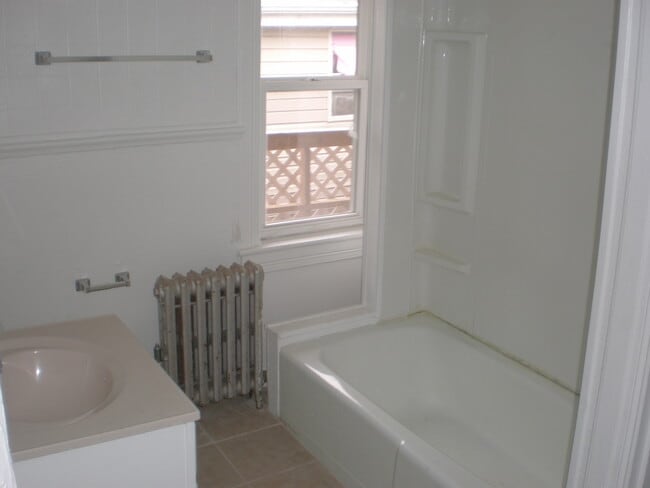 Building Photo - COMING SOON! 3 Bedroom Apartment - York City SD