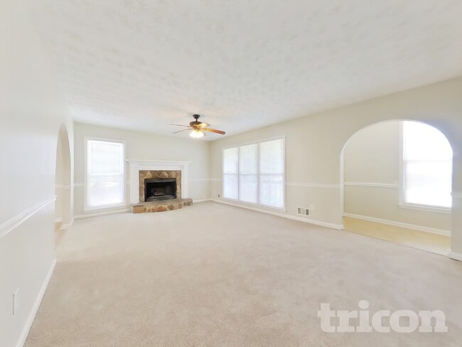 Building Photo - 55 6th Ave