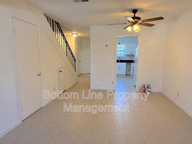 Building Photo - 5810 Hunting Ridge Ln