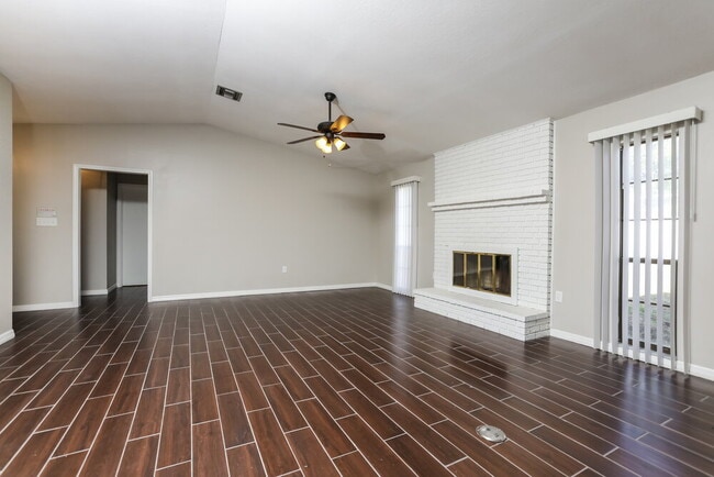 Foto del edificio - 503 Firewood Ave